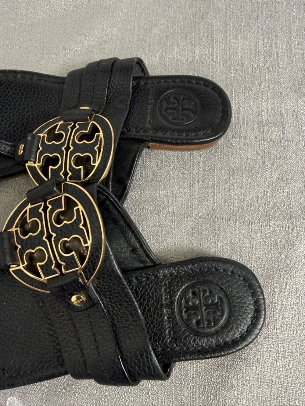 Tory Burch Miller Black Leather Thong Sandals Size 6M Gold Logo Accent
